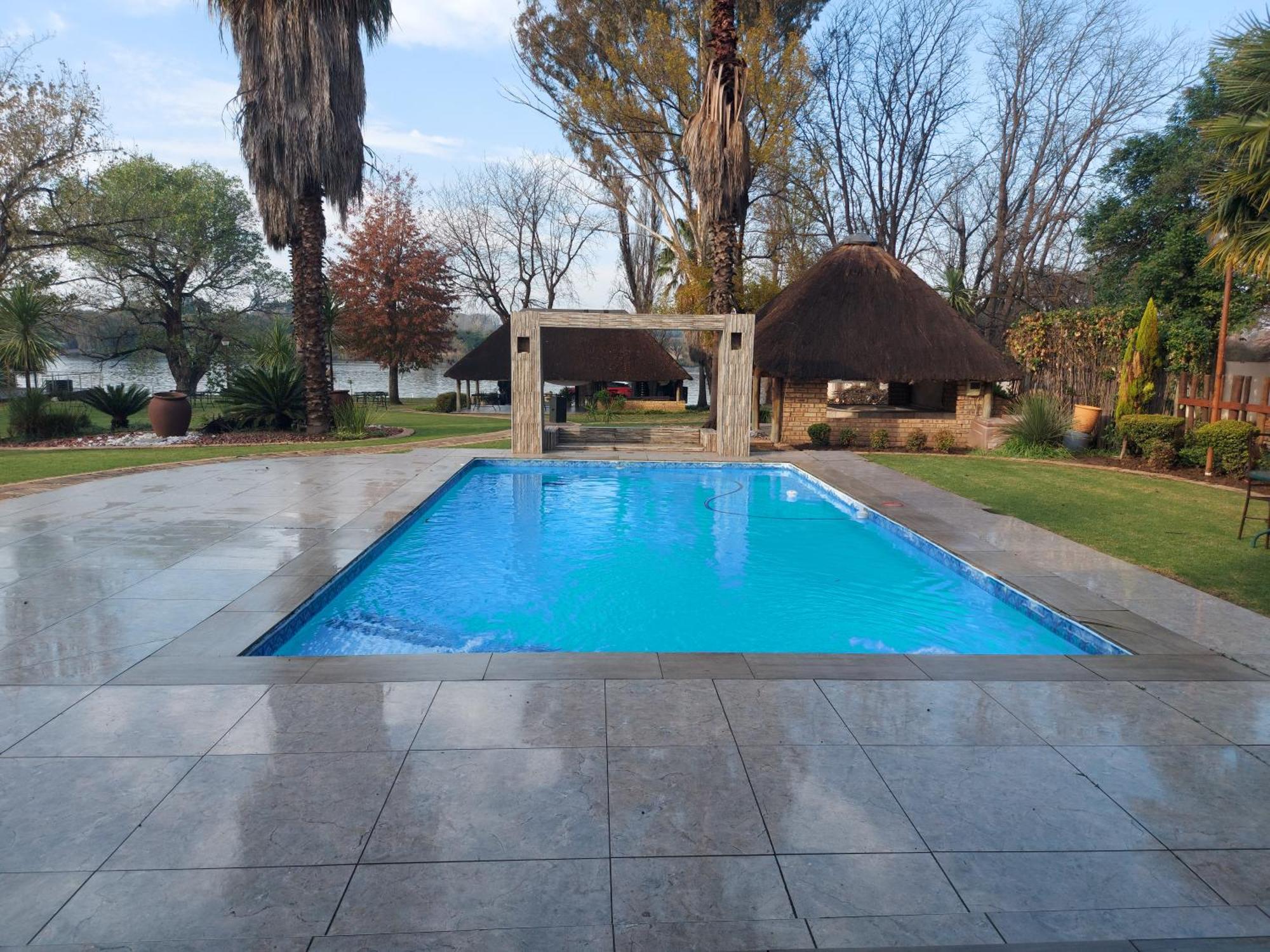 Lalamanzi River Lodge Vanderbijlpark ภายนอก รูปภาพ